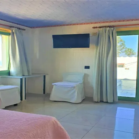 Sunny Hideaway In Chersonisos * Hersonissos (Crete)