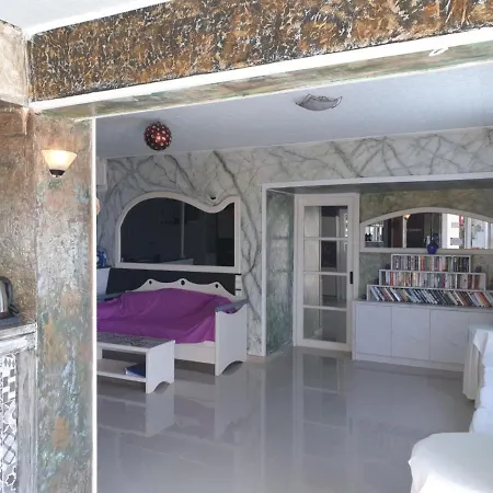 Sunny Hideaway In Chersonisos * Hersonissos (Crete)